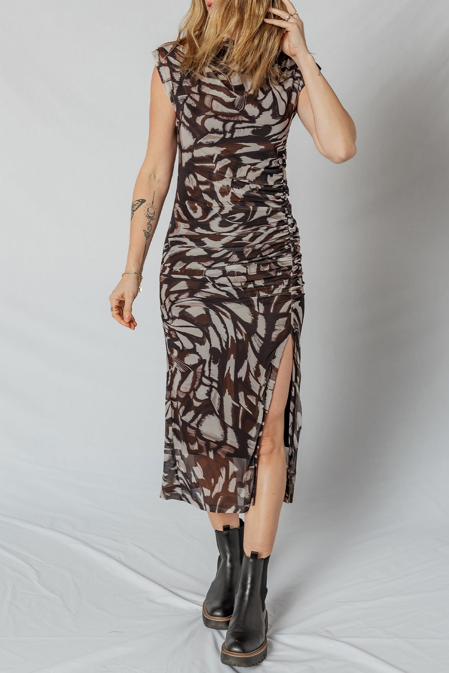 Cali Chic Women Dress Brown Abstract Print Mesh Cowl Neck Cap Sleeve Ruched Midi Dress with Slit - Cali Chic