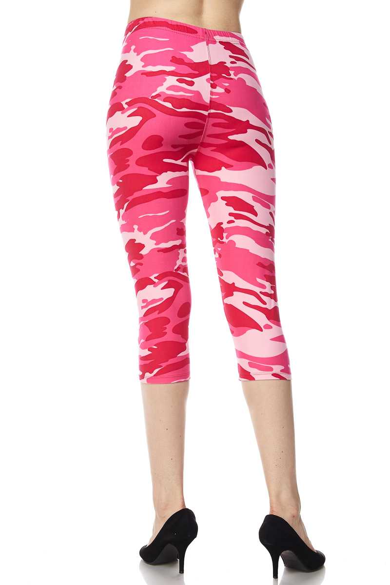 Cali Chic Women's Leggings Celebrity Pink Camo Print Yummy Brushed Capri Leggings