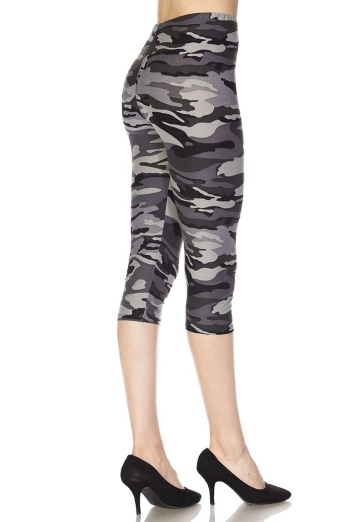 Cali Chic Women's Leggings Celebrity Grey Camouflage Print Yummy Brushed Capri Leggings